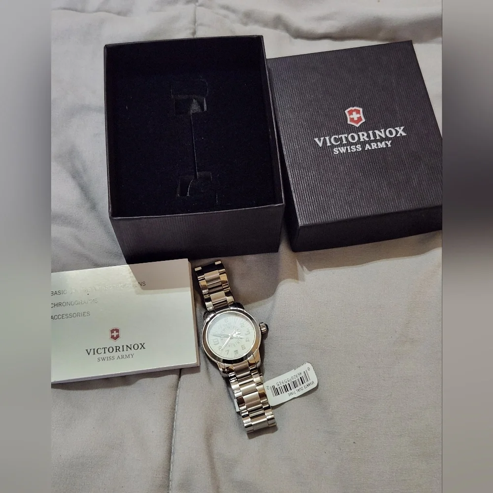 Victorinox Swiss Army Vivante Dual Time Watch 241259